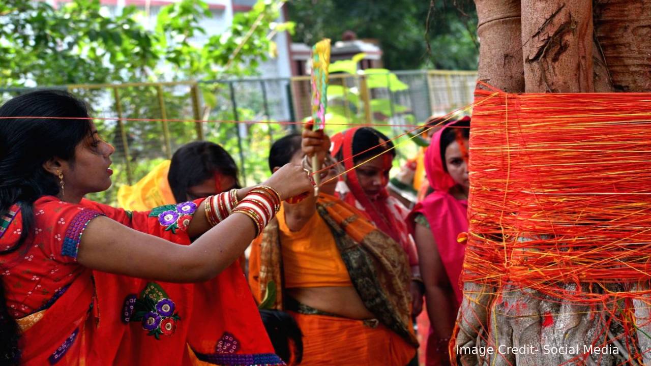 Read more about the article Vat Savitri puja vidhi Marathi : वट सावित्रीची पौराणिक कथा