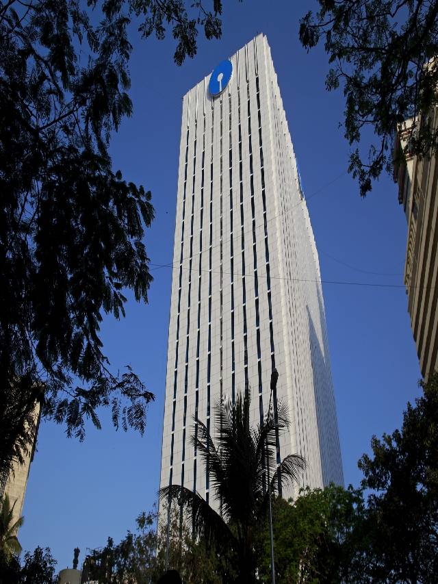 Read more about the article SBI Interest Rate Hike : SBI चे कर्ज महागले, 30 लाखांच्या कर्जावर किती EMI भरावा लागणार?