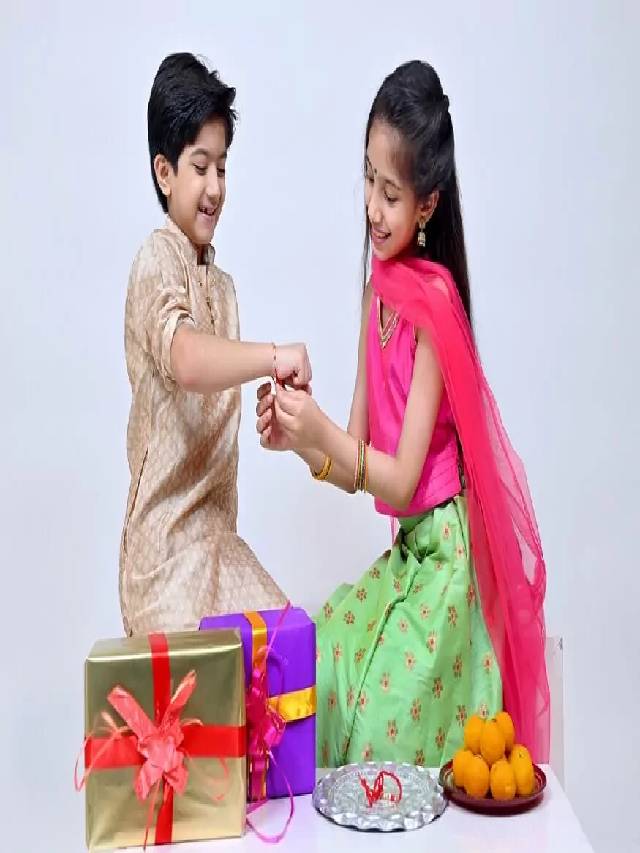 Read more about the article Raksha Bandhan 2024 : राशीनुसार बांधा भावाला राखी