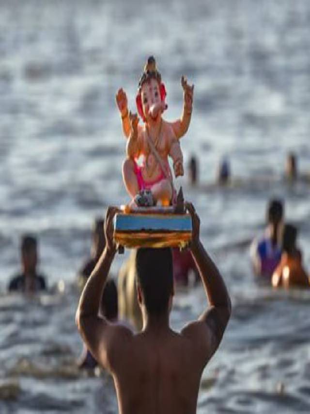 Ganesh Visarjan 2024 : बाप्पाला निरोप देताना या गोष्टी ध्यानात ठेवा